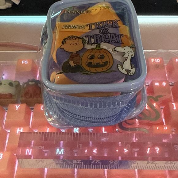 Peanuts x Celavi Makeup Puffs Set 4 Travel Bag Keychain Trick Treat Halloween - Picture 9 of 16